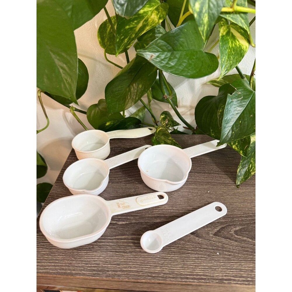 Good cook vintage white measuring cups
